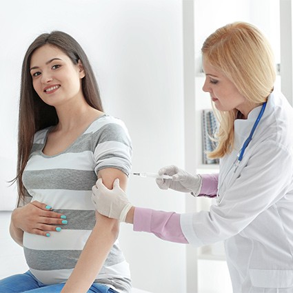 Tại sao cần tiêm phòng trước khi mang thai? Những loại vaccine cần tiêm cho bà bầu